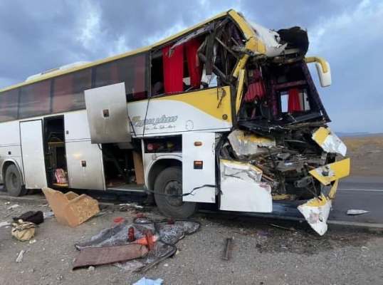 واژگونی اتوبوس تور گردشگری با ۲ کشته و ۲۵ مجروح