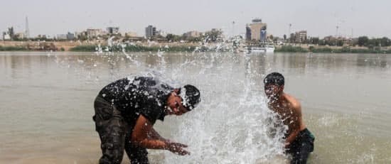 کشتی شرجی و گرما در خوزستان لنگر انداخت