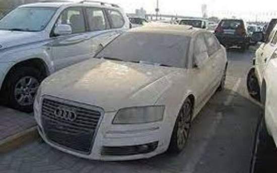 فیلمی از خودروهای لوکسِ رها شده در قشم