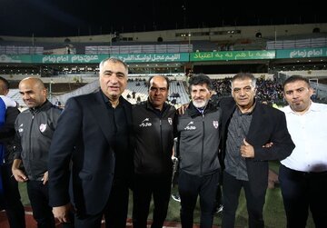 آقای خطیر! زمان را نکُش و از استقلال برو!