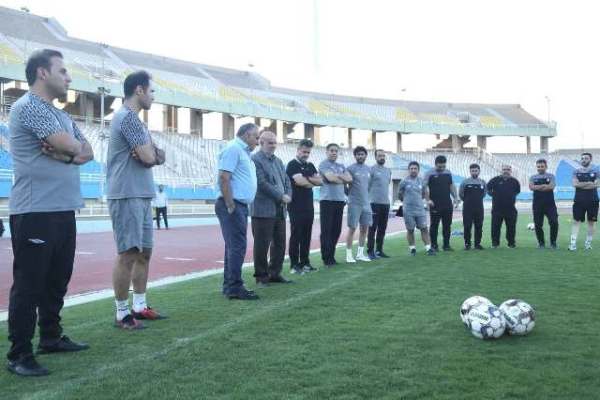 حضور سرزده طالقانی در در تمرین استقلال خوزستان حضور سرزده طالقانی در در تمرین استقلال خوزستان