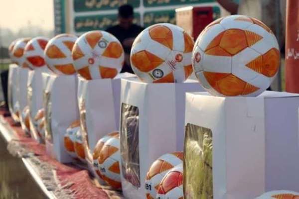 اهدای اقلام ورزشی به ۱۰۰ تیم فوتبال محلات اهواز