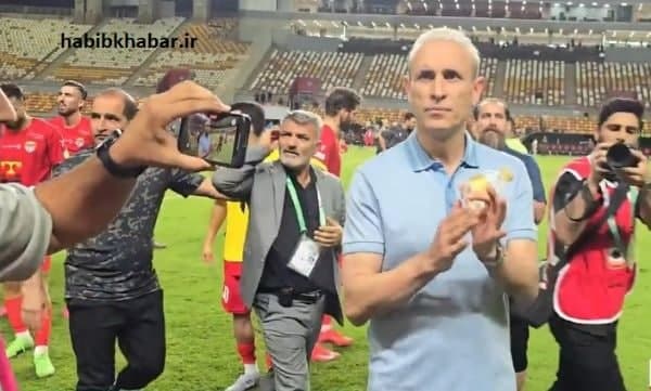 پس از پیروزی فولاد رخ داد؛ جدال کلامی گل‌محمدی و فاضلی بر سر اتلاف وقت سرمربی فولاد خوزستان پس از پیروزی تیمش مقابل شمس‌آذر، این برد را به هواداران تقدیم کرد، در حالی که وحید فاضلی، مربی شمس‌آذر، اتلاف وقت عمدی فولاد را دلیل شکست تیمش دانست. به گزارش حبیب خبر از مهر، یحیی گل‌محمدی جمعه شب در نشست خبری پس از بازی با شمس آذر قزوین اظهار کرد: ۳ امتیاز مهمی کسب کردیم. در نیمه اول فوق‌العاده بودیم، مالکانه بازی کردیم و به گل رسیدیم. در نیمه دوم، شمس‌آذر برای جبران انرژی زیادی گذاشت و ما ناخودآگاه کمی دفاعی‌تر شدیم، اما خوب دفاع کردیم و حتی می‌توانستیم گل دوم را بزنیم. وی از عملکرد خط دفاعی و دروازه‌بان تیمش و همچنین تغییر سیستم بازی تمجید کرد و افزود: این برد را به هوادارانمان تقدیم می‌کنیم که مثل همیشه انرژی زیادی به ما دادند. بازیکنانم با وجود فشارهای فصل، متمرکز بودند و موقعیت جدی به حریف ندادند. در مقابل، فاضلی با انتقاد تند از تاکتیک اتلاف وقت فولاد، به‌ویژه توسط شومن یوسوپوف گفت: فولاد با اتلاف وقت عمدی، به‌ویژه یوسوپوف که هر شروع مجدد را یک دقیقه طول می‌داد، سه امتیاز را حفظ کرد. این استراتژی آنهاست، اما داوران با مماشات، زمان مفید بازی را پایین آوردند. وی با تمجید از عملکرد تیمش در نیمه دوم که دو بار تیرک دروازه فولاد را لرزاند؛ افزود: بازیکنانم با غیرت جنگیدند و هیچ تیمی مثل ما فولاد را در اهواز تحت فشار نگذاشته بود و ناراحتیم که تلاشمان به امتیاز تبدیل نشد. گل‌محمدی در واکنش به اظهارات فاضلی، اتهامات را رد کرد و گفت: ما اهل وقت تلف کردن نیستیم. این کار از نیمه اول توسط دروازه‌بان حریف شروع شد. وقتی بازیکن ما مصدوم شد و تعویضش کردیم، آیا نباید روی زمین می‌ماند؟ اتلاف وقت در تیمی که جلو است، گاهی طبیعی است. وی، شمس‌آذر را تیمی جنگنده و با تاکتیک خواند و افزود: می‌دانستیم بازی سختی داریم و خدا را شکر مقابل این تیم خوب پیروز شدیم. فاضلی اما با رد مقایسه شمس‌آذر با فولاد از نظر امکانات و جایگاه جدولی، تأکید کرد: ما مقابل تیم‌های بزرگی مثل پرسپولیس و استقلال وقت تلف نکردیم. محسن فروزان شاید یک بار روی زمین افتاد، اما یوسوپوف بارها این کار را کرد. وی همچنین از داوران به دلیل عدم استفاده از VAR در صحنه‌های کلیدی و مماشات با اتلاف وقت انتقاد کرد و خواستار اصلاح مشکلات داوری شد. داوری فقط سوت زدن نیست. دادن کارت زرد در دقایق پایانی توهین به شعور تیم مقابل است. گل‌محمدی در بخش دیگری از سخنانش به اهمیت آکادمی فولاد اشاره کرد و گفت: آکادمی فولاد در گذشته تیم بزرگسالان را تغذیه می‌کرد، اما اخیراً این‌گونه نبوده است. استعدادهای زیادی در خوزستان وجود دارد و ما تلاش کردیم بازیکنان آکادمی را به تیم اصلی اضافه کنیم. هدف ما این است که در سال‌های آینده ۸۰ تا ۹۰ درصد تیم از بازیکنان بومی باشد. یحیی گل محمدی,تیم فوتبال فولاد خوزستان, تیم فوتبال شمس آذر