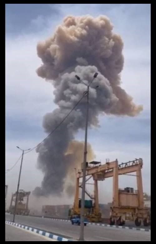 انفجار در بندرعباس/۲۸۱ نفر به بیمارستان روانه شدند انفجار در بندرعباس/۲۸۱ نفر به بیمارستان روانه شدند