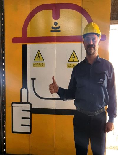 لایکِ یک کارگر در خط تولید لوله سازی اهواز