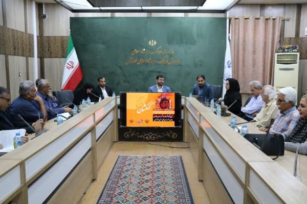 ناهنجاری‌های فرهنگی ناآگاهی از ادبیات فارسی است