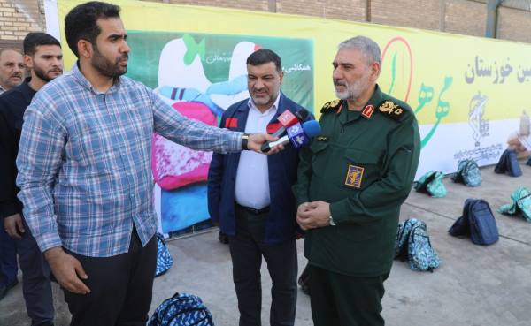 کار ارزشمند فولاد اکسین در توزیع ۲ هزار بسته آموزشی ستودنی است