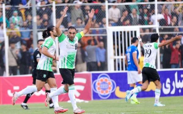 خرم آبادی ها تیم استقلال را گلباران کردند! خرم آبادی ها تیم استقلال را گلباران کردند!