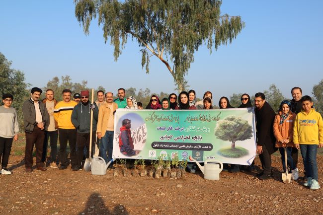 کارکنان تامین اجتماعی شعبه یک دزفول نهال کاشتند