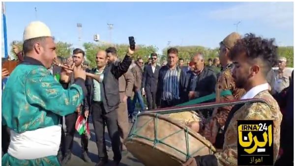 «آهای گُلِ» اقوام خوزستانی در پیشوازی از رییس‌جمهور/فیلم