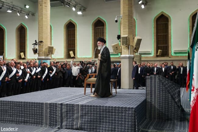 پشتیبانی جانانه رهبر انقلاب از جامعه کارگری پشتیبانی جانانه رهبر انقلاب از جامعه کارگری