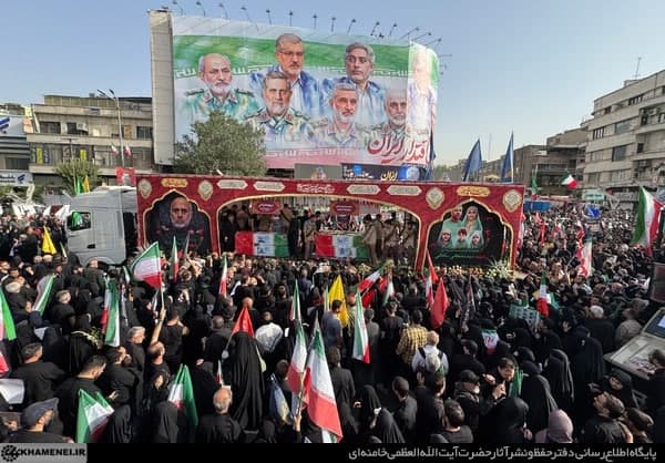 همراهی کارگزاران با مردم در تشییع «شهیدان اقتدار ملی»