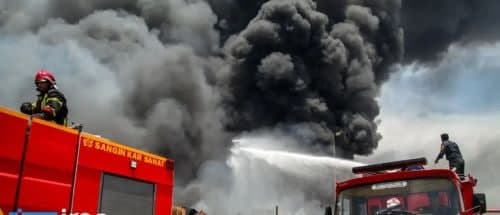 واحد ۷۵ پالایشگاه آبادان آتش گرفت واحد ۷۵ پالایشگاه آبادان آتش گرفت