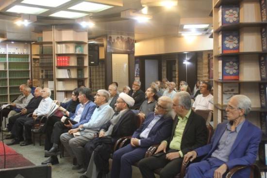 علیرضا طبایی؛ سکوی پرش شاعران نوپا علیرضا طبایی؛ سکوی پرش شاعران نوپا