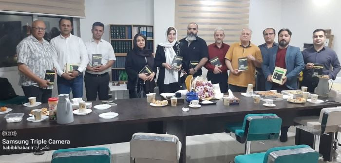 آهنین‌جان؛ شاعری که در دسته‌بندی ادبی بند نشد!