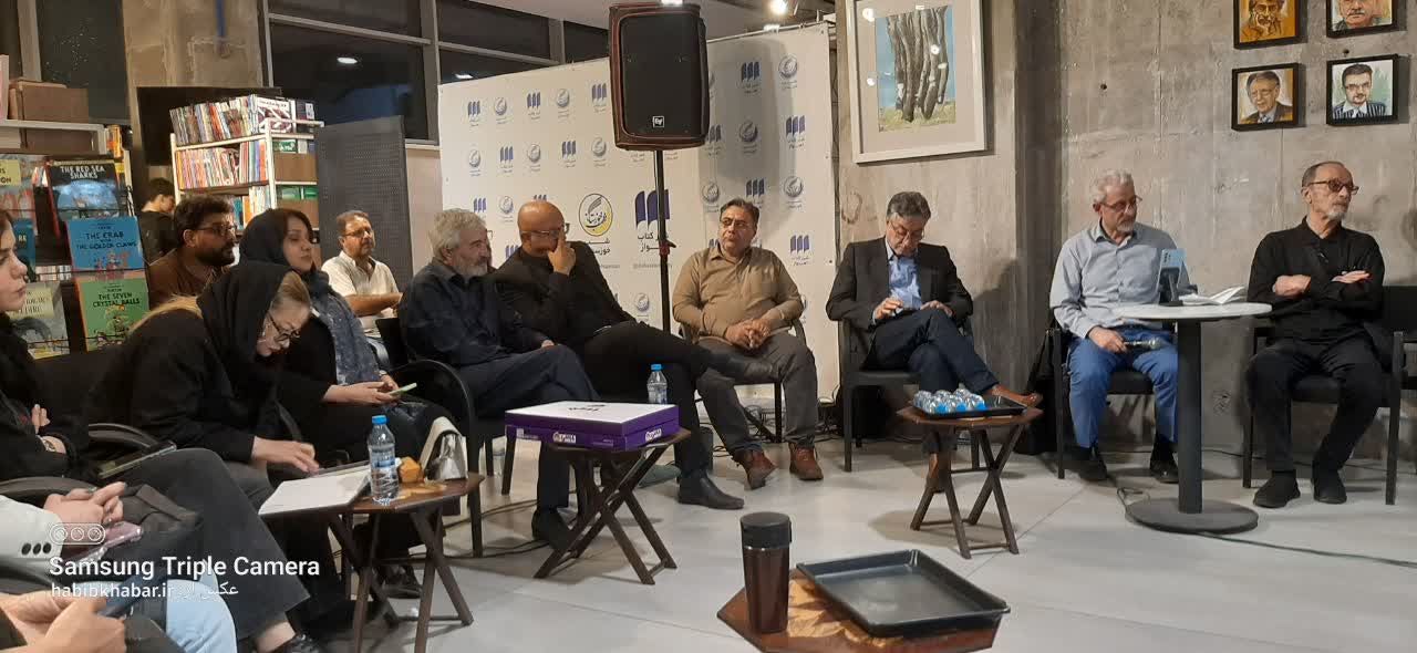 «ماهِ خسته» در اهواز بیدار شد/شاعری که واژه ها را فرامی خواند «ماهِ خسته» در اهواز بیدار شد/شاعری که واژه ها را فرامی خواند