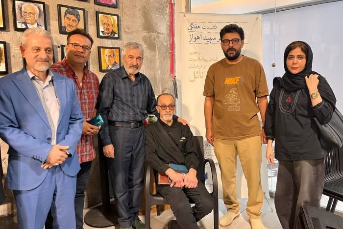 «ماهِ خسته» در اهواز بیدار شد/شاعری که واژه ها را فرامی خواند «ماهِ خسته» در اهواز بیدار شد/شاعری که واژه ها را فرامی خواند