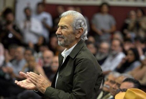 فرامرز قریبیان را مردم روی دست بلند کردند