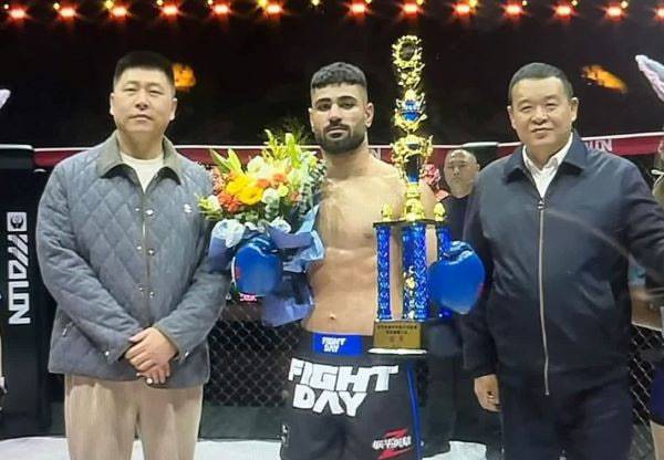 جوان خوزستانی قهرمان کیکبوکسینگ شد جوان خوزستانی قهرمان کیکبوکسینگ شد