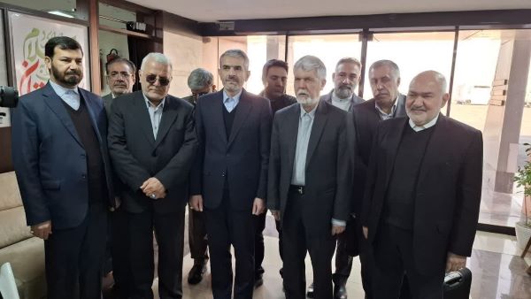 رونمایی از دیوارکوب ۷۲دومین جشنواره منطقه ای سینمای جوان اروند رونمایی از دیوارکوب ۷۲دومین جشنواره منطقه ای سینمای جوان اروند