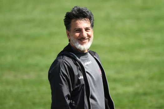 قلعه‌نویی فنی و اخلاقی بهترین مربی ایران است